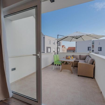 Apartment Glamorous Getaway Zara Esterno foto