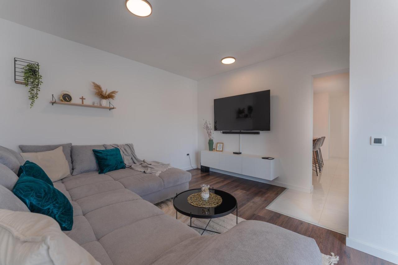 Apartment Glamorous Getaway Zara Esterno foto