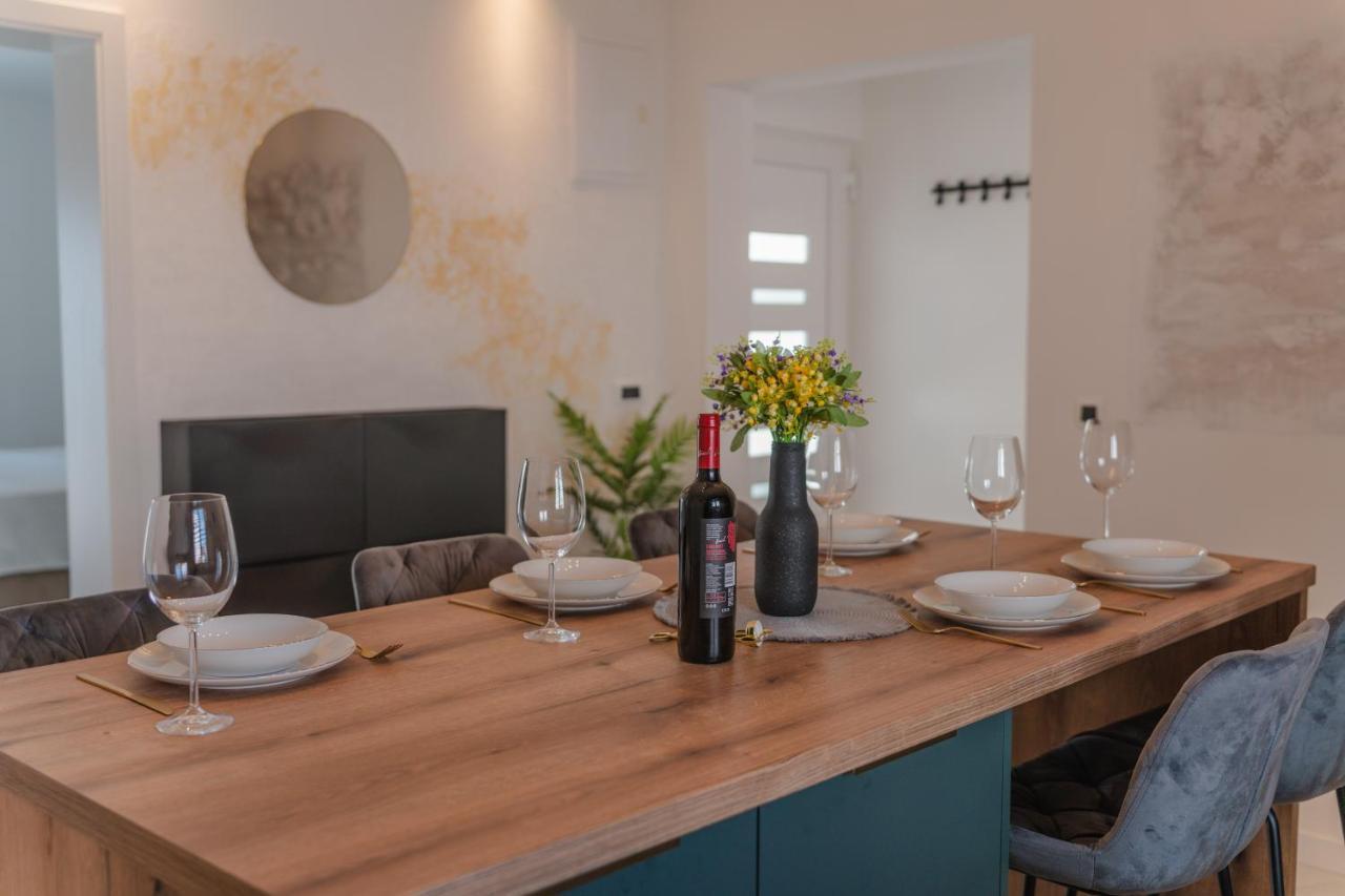 Apartment Glamorous Getaway Zara Esterno foto